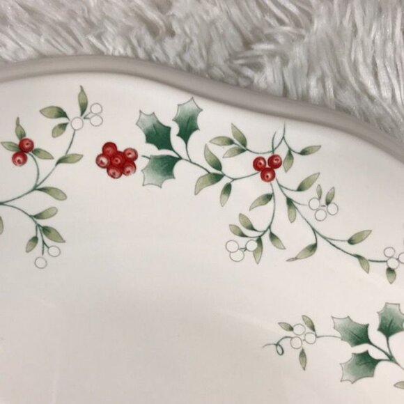 NWOT Pfaltzgraff Winterberry Wave Edge Serving Platter - Picture 5 of 8